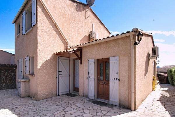 A VENDRE EN EXCLUSIVITÉ Charmante Maison à Vendre à Taradeau - 3 chambres - véranda - Piscine - proche des commdités