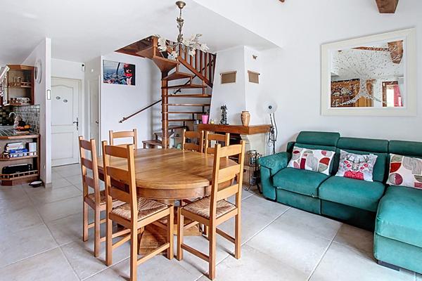 A VENDRE EN EXCLUSIVITÉ Charmante Maison à Vendre à Taradeau - 3 chambres - véranda - Piscine - proche des commdités