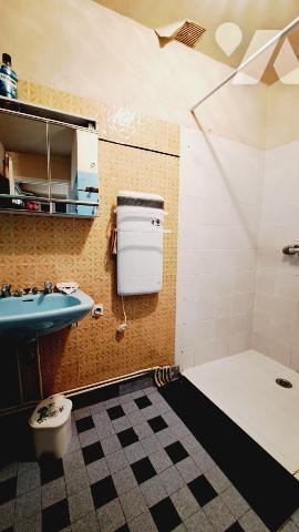 Ensemble immobilier situé en centre bourg de la commune de CAMPEL ( Val d'Anast )