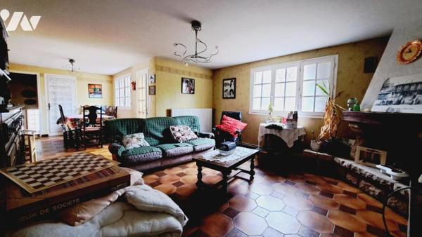 Ensemble immobilier situé en centre bourg de la commune de CAMPEL ( Val d'Anast )