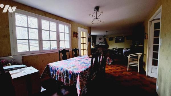 Ensemble immobilier situé en centre bourg de la commune de CAMPEL ( Val d'Anast )