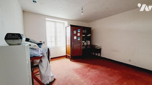 Ensemble immobilier situé en centre bourg de la commune de CAMPEL ( Val d'Anast )