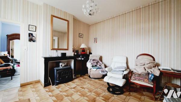 Ensemble immobilier situé en centre bourg de la commune de CAMPEL ( Val d'Anast )