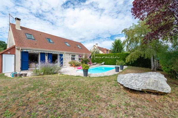 Grande maison familiale avec piscine au calme !