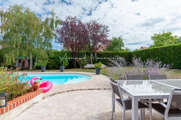 Grande maison familiale avec piscine au calme !