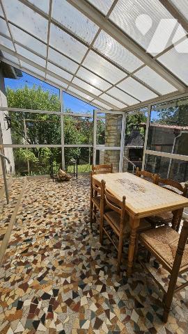 A Vendre à CIVRAY(86400), Un pavillon sur sous-sol, de 122m², au sein d'un terrain de 1370m² 