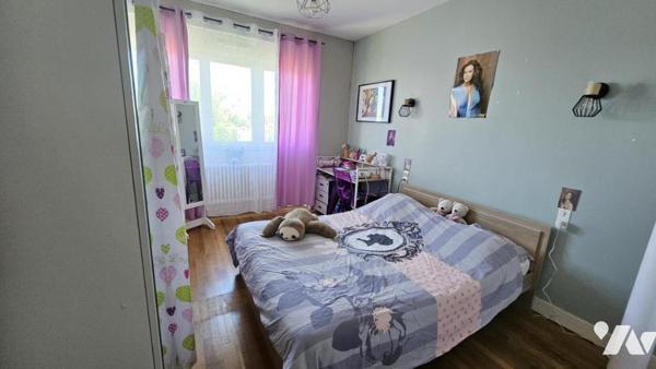 A Vendre à CIVRAY(86400), Un pavillon sur sous-sol, de 122m², au sein d'un terrain de 1370m² 