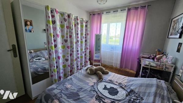 A Vendre à CIVRAY(86400), Un pavillon sur sous-sol, de 122m², au sein d'un terrain de 1370m² 