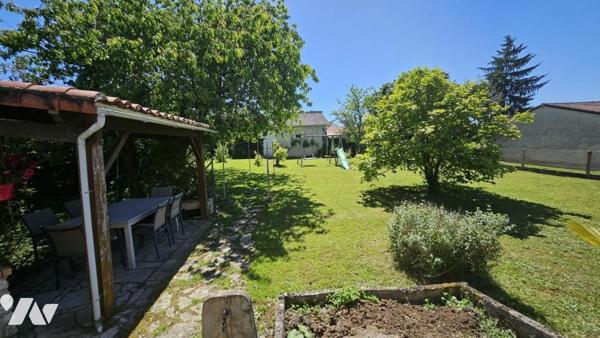 A Vendre à CIVRAY(86400), Un pavillon sur sous-sol, de 122m², au sein d'un terrain de 1370m² 