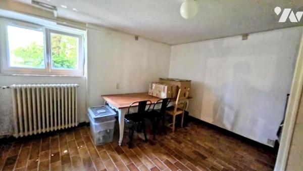 A Vendre à CIVRAY(86400), Un pavillon sur sous-sol, de 122m², au sein d'un terrain de 1370m² 