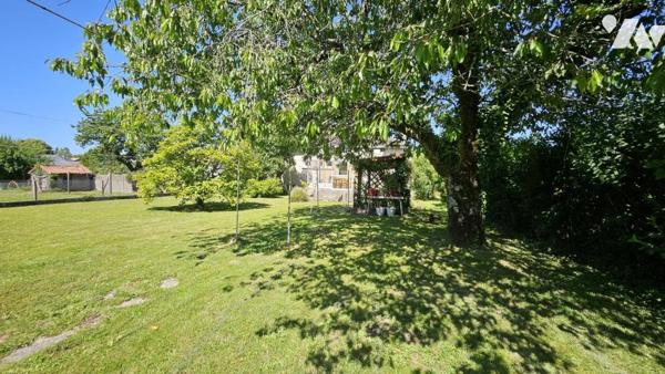 A Vendre à CIVRAY(86400), Un pavillon sur sous-sol, de 122m², au sein d'un terrain de 1370m² 