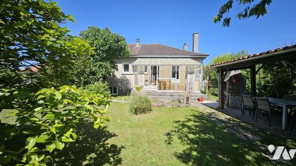 A Vendre à CIVRAY(86400), Un pavillon sur sous-sol, de 122m², au sein d'un terrain de 1370m² 