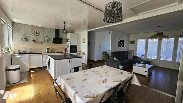 A Vendre à CIVRAY(86400), Un pavillon sur sous-sol, de 122m², au sein d'un terrain de 1370m² 