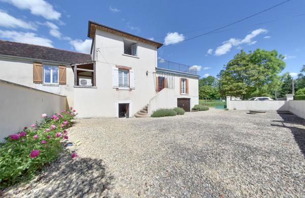 Maison familiale avec grand terrain arboré