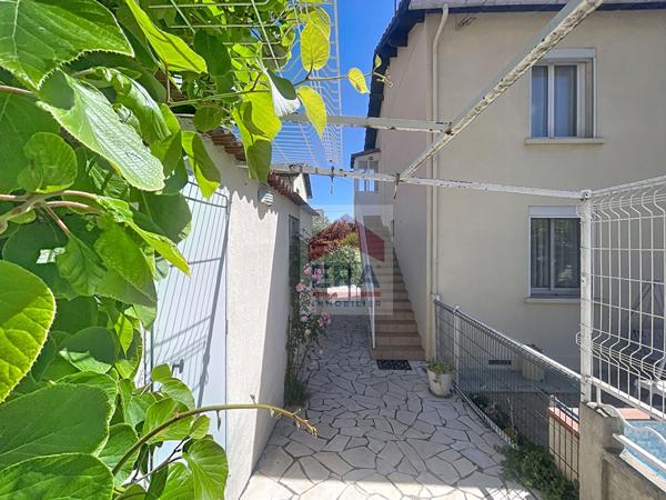 A VENDRE MARSEILLE 13013 ST JEROME LE MERLAN HAUT DE MAISON APPARTEMENT T4 JARDIN GARAGE PISCINE