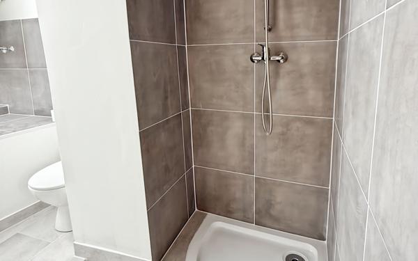 Appartement à louer    1 pièce •  Orange