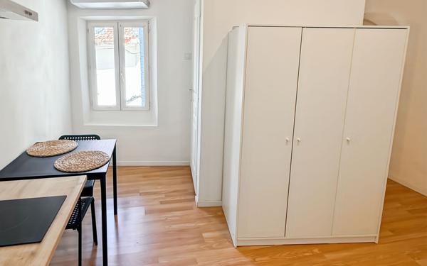 Appartement à louer    1 pièce •  Orange