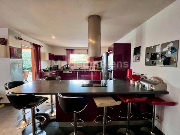 Maison de PLAIN-PIED - IMPASSE - RENTE PANNEAUX PHOTOVOLATAIQUE 2200 €/ans  LOTISSEMENT