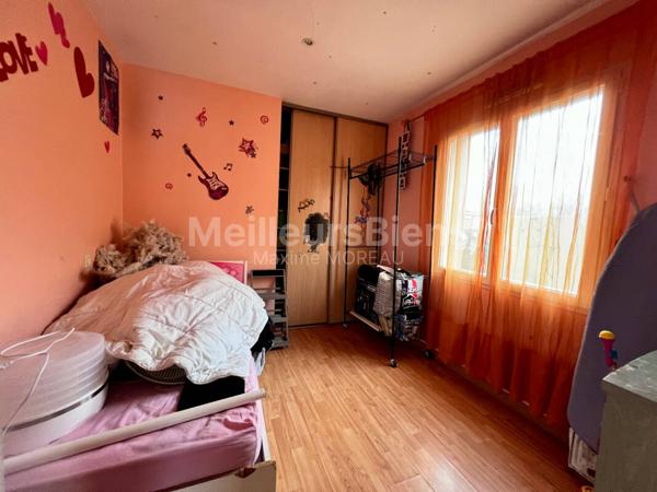 Maison de PLAIN-PIED - IMPASSE - RENTE PANNEAUX PHOTOVOLATAIQUE 2200 €/ans  LOTISSEMENT
