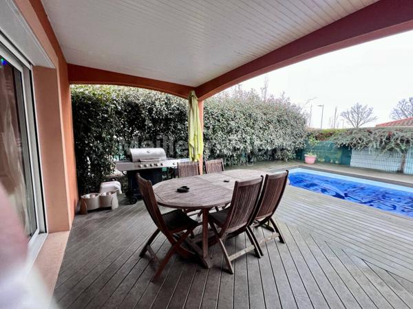 Maison de PLAIN-PIED - IMPASSE - RENTE PANNEAUX PHOTOVOLATAIQUE 2200 €/ans  LOTISSEMENT