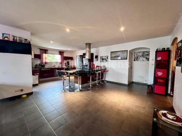 Maison de PLAIN-PIED - IMPASSE - RENTE PANNEAUX PHOTOVOLATAIQUE 2200 €/ans  LOTISSEMENT
