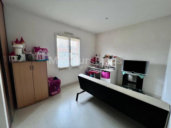 Maison de PLAIN-PIED - IMPASSE - RENTE PANNEAUX PHOTOVOLATAIQUE 2200 €/ans  LOTISSEMENT