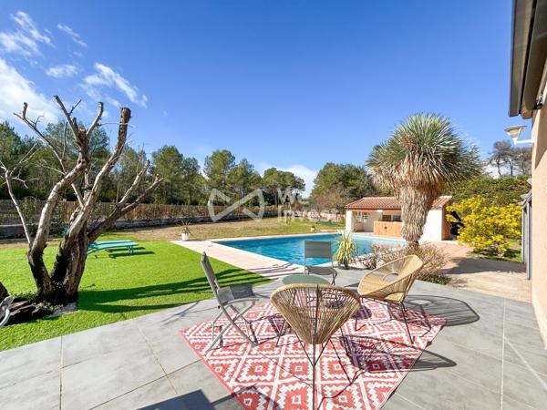 VILLA DE PLAIN PIED SUR TRES GRANDE PARCELLE - ST CLEMENT DE RIVIERE