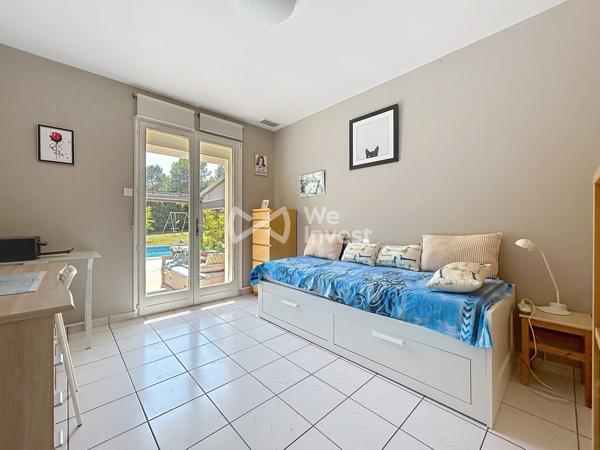 VILLA DE PLAIN PIED SUR TRES GRANDE PARCELLE - ST CLEMENT DE RIVIERE