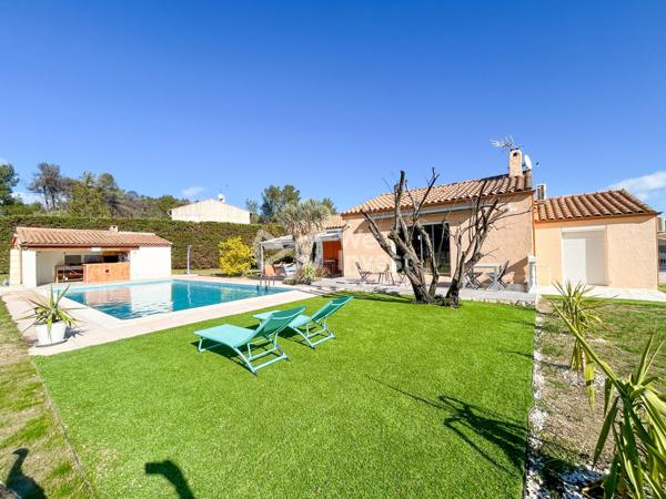 VILLA DE PLAIN PIED SUR TRES GRANDE PARCELLE - ST CLEMENT DE RIVIERE