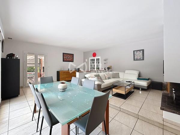 VILLA DE PLAIN PIED SUR TRES GRANDE PARCELLE - ST CLEMENT DE RIVIERE