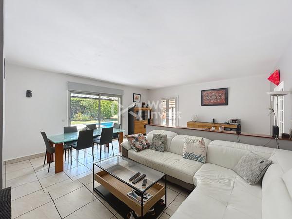 VILLA DE PLAIN PIED SUR TRES GRANDE PARCELLE - ST CLEMENT DE RIVIERE