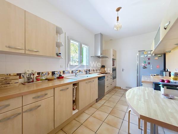 VILLA DE PLAIN PIED SUR TRES GRANDE PARCELLE - ST CLEMENT DE RIVIERE