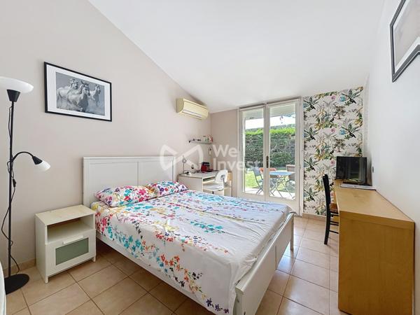 VILLA DE PLAIN PIED SUR TRES GRANDE PARCELLE - ST CLEMENT DE RIVIERE