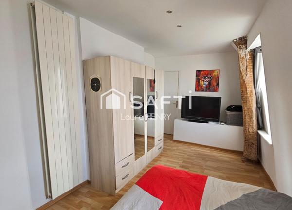 Bel appartement de 3 chambres situé en hypercentre avec vue imprenable sur la meuse.