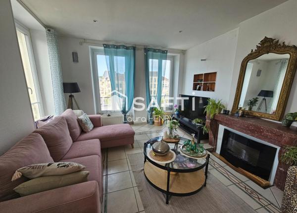 Bel appartement de 3 chambres situé en hypercentre avec vue imprenable sur la meuse.