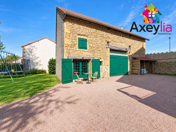 A VENDRE- SECTEUR CHARLIEU - MAISON FAMILIALE AVEC PISCINE