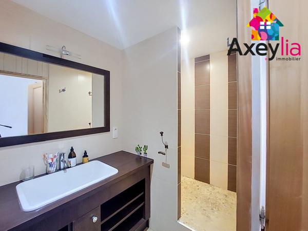 A VENDRE- SECTEUR CHARLIEU - MAISON FAMILIALE AVEC PISCINE