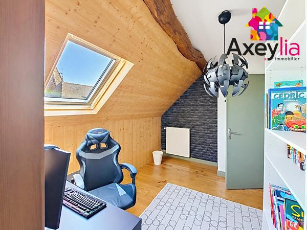 A VENDRE- SECTEUR CHARLIEU - MAISON FAMILIALE AVEC PISCINE