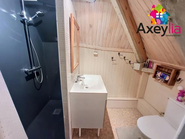 A VENDRE- SECTEUR CHARLIEU - MAISON FAMILIALE AVEC PISCINE