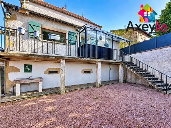 A VENDRE- SECTEUR CHARLIEU - MAISON FAMILIALE AVEC PISCINE
