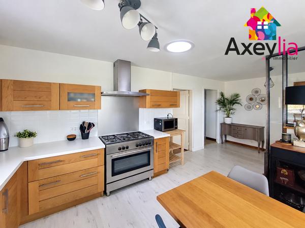 A VENDRE- SECTEUR CHARLIEU - MAISON FAMILIALE AVEC PISCINE
