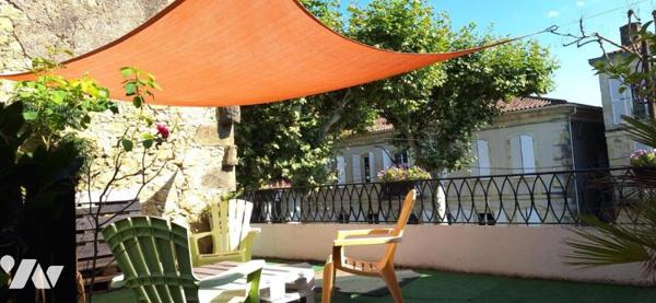 VIC-FEZENSAC, centre ville maison de maître de 300m² cour et terrasse.