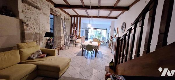 VIC-FEZENSAC, centre ville maison de maître de 300m² cour et terrasse.