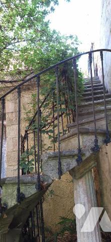 VIC-FEZENSAC, centre ville maison de maître de 300m² cour et terrasse.