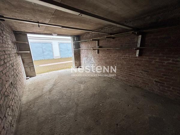 ISSY LES MOULINEAUX - CENTRE VILLE - BOX fermé sur cour