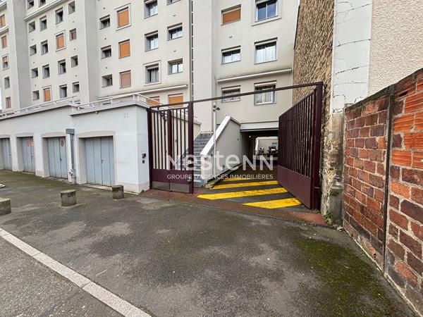 ISSY LES MOULINEAUX - CENTRE VILLE - BOX fermé sur cour