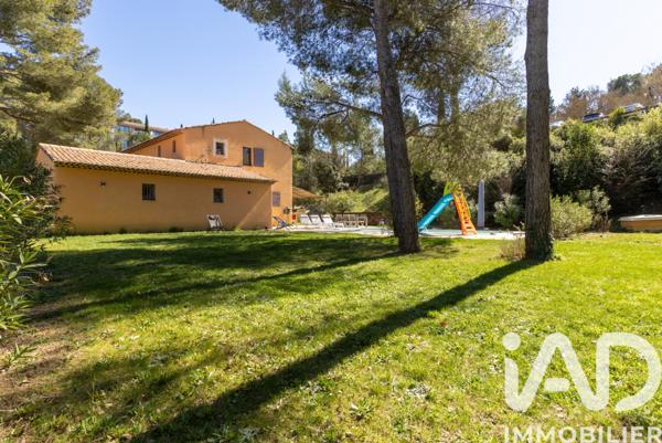 Maison à vendre 6 pièces 200 m² Aix-en-Provence