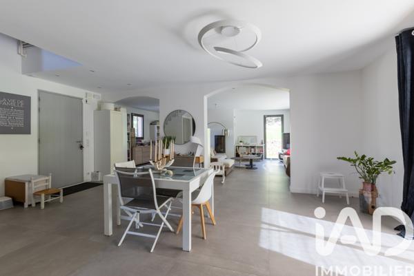 Maison à vendre 6 pièces 200 m² Aix-en-Provence