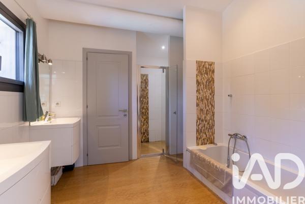 Maison à vendre 6 pièces 200 m² Aix-en-Provence