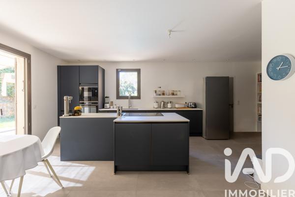 Maison à vendre 6 pièces 200 m² Aix-en-Provence